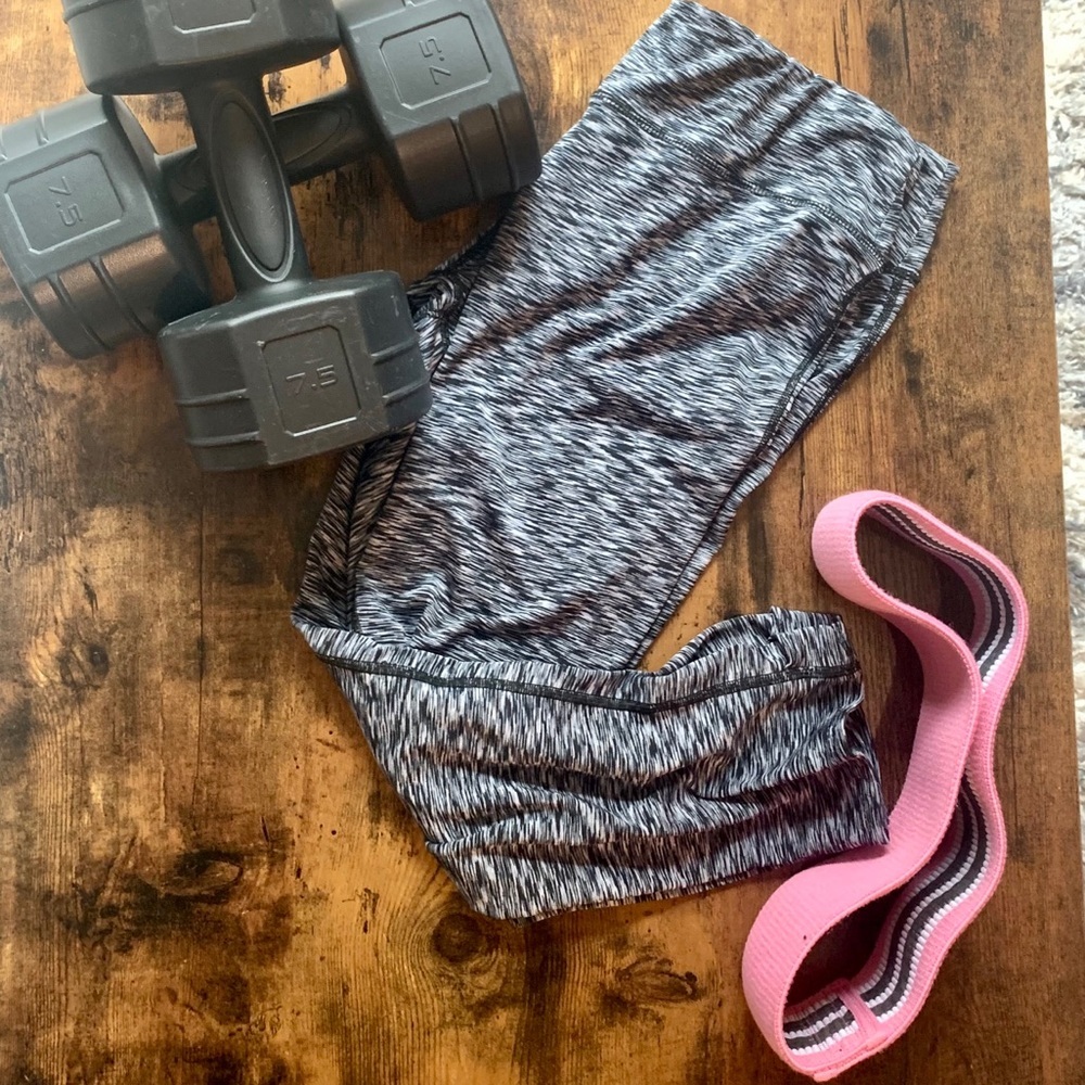 Gray & White Crop Workout Leggings - Size Large